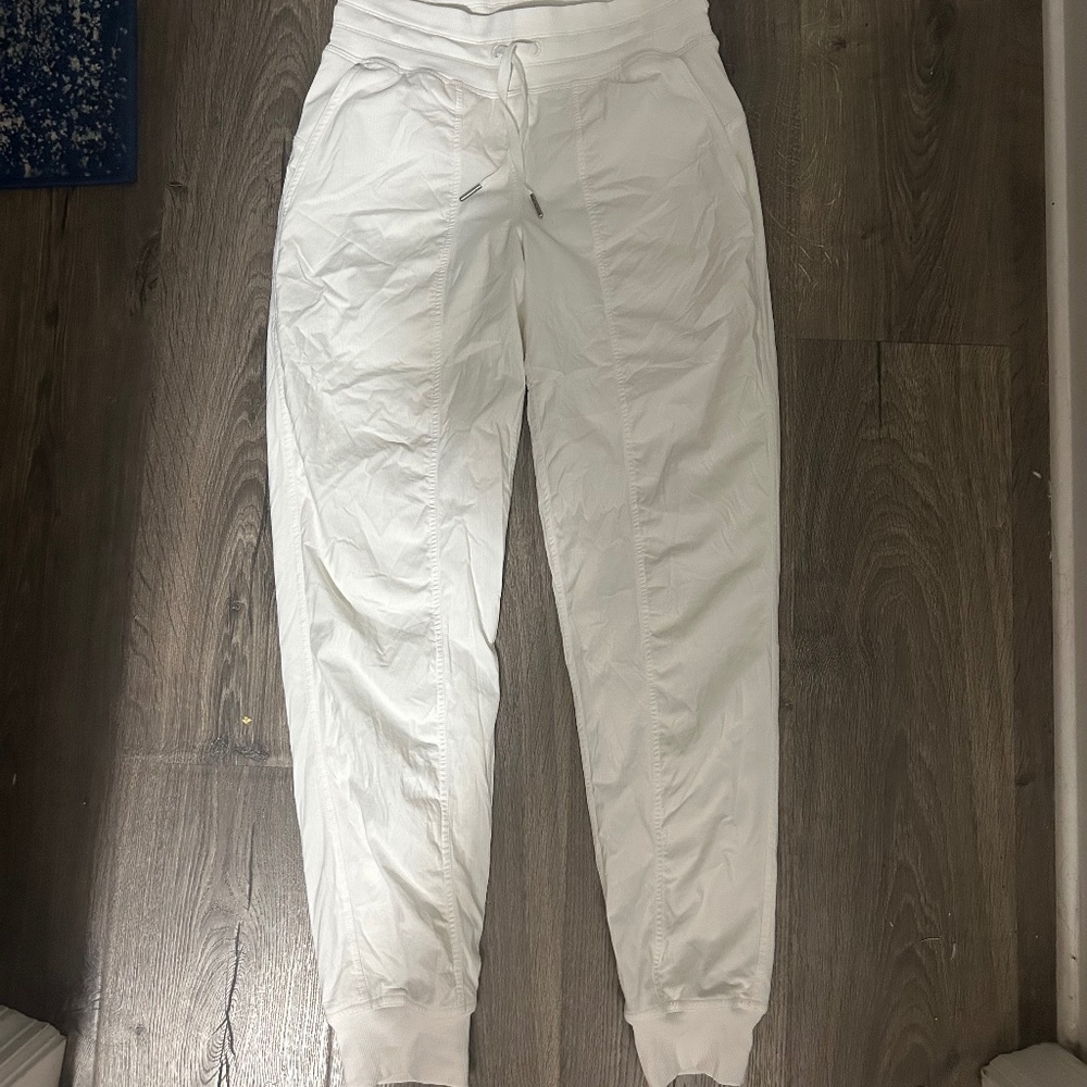 Lululemon Dance Studio Mid-Rise Jogger Short - Picture 1 of 3